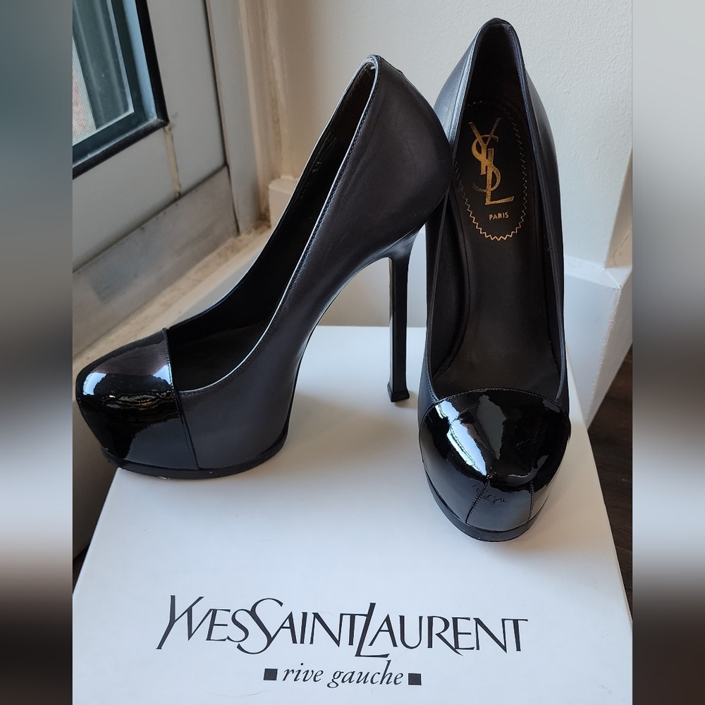 Yves Saint Laurent Glossy Black Heels (37)